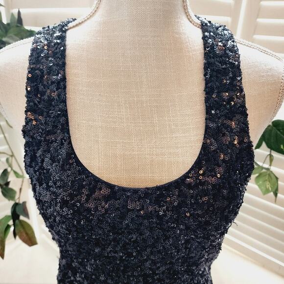 ALICE + OLIVIA SMALL SEQUIN BLACK TANK SIZE SMALL - Picture 2 of 7